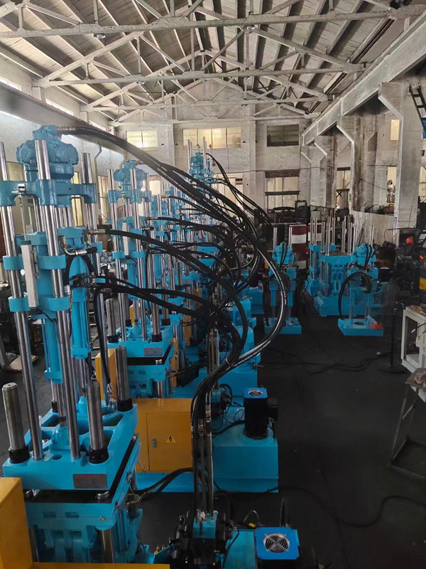 vertical plastic injection molding machine
