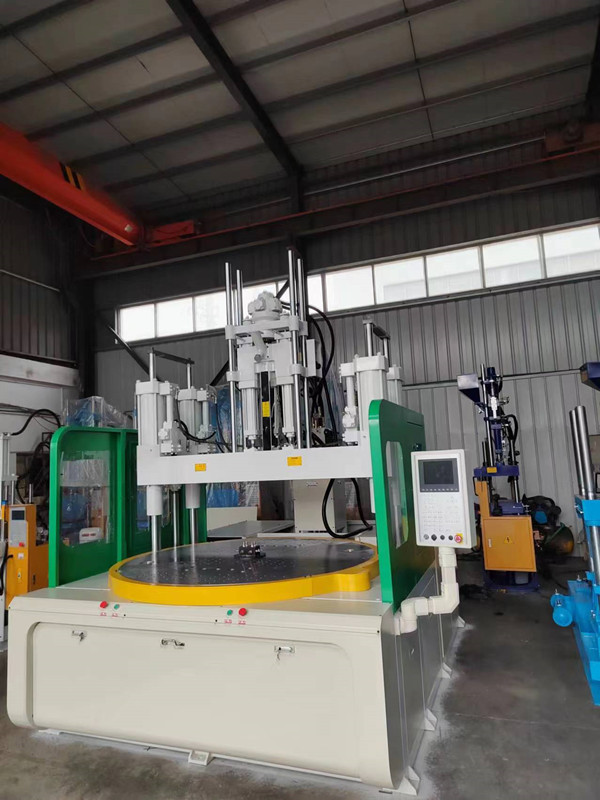 rotary table injection molding machine